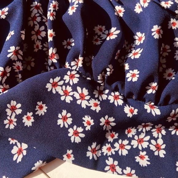 Windsor Floral Blooms Chiffon TieBack Crop Top Navy small - Picture 5 of 5